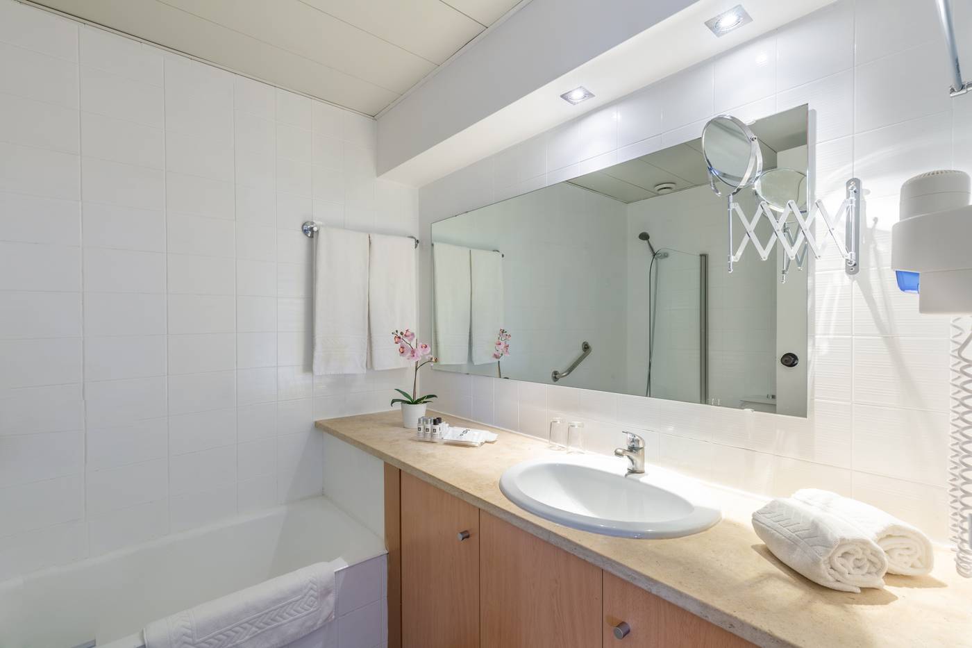 Luna-Olympus-Room-20