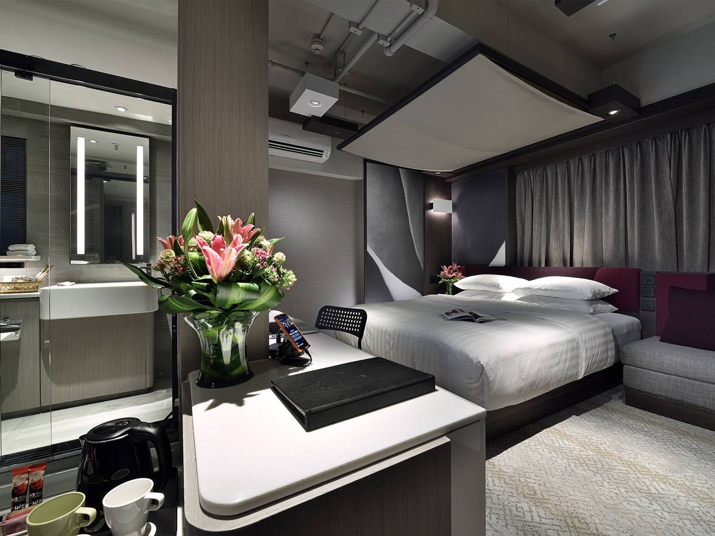 Xi-Hotel-Room-17