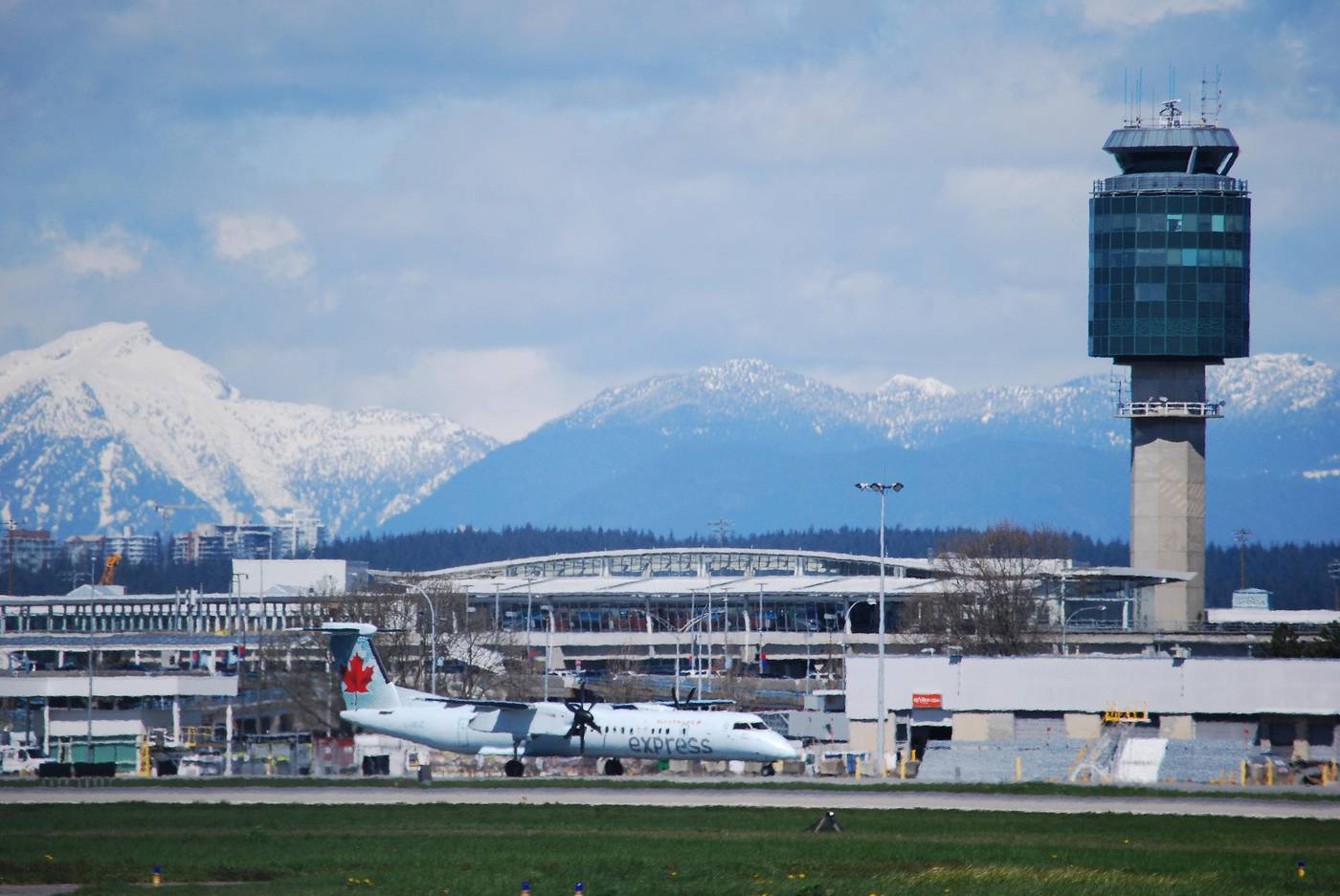 Holiday-Inn-Vancouver-Airport-General-view-11