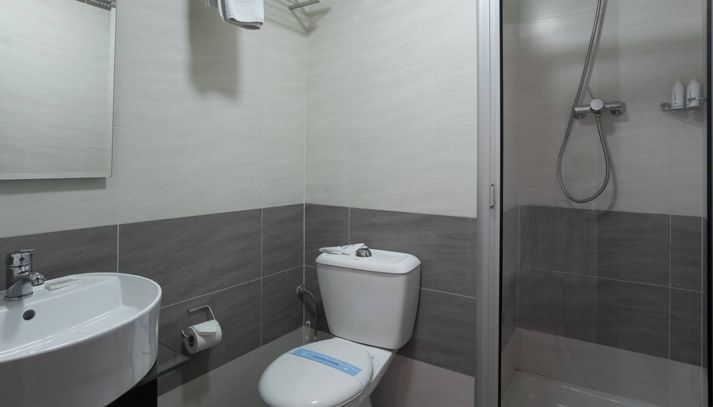 St-Julians-Bay-Hotel-Room-34