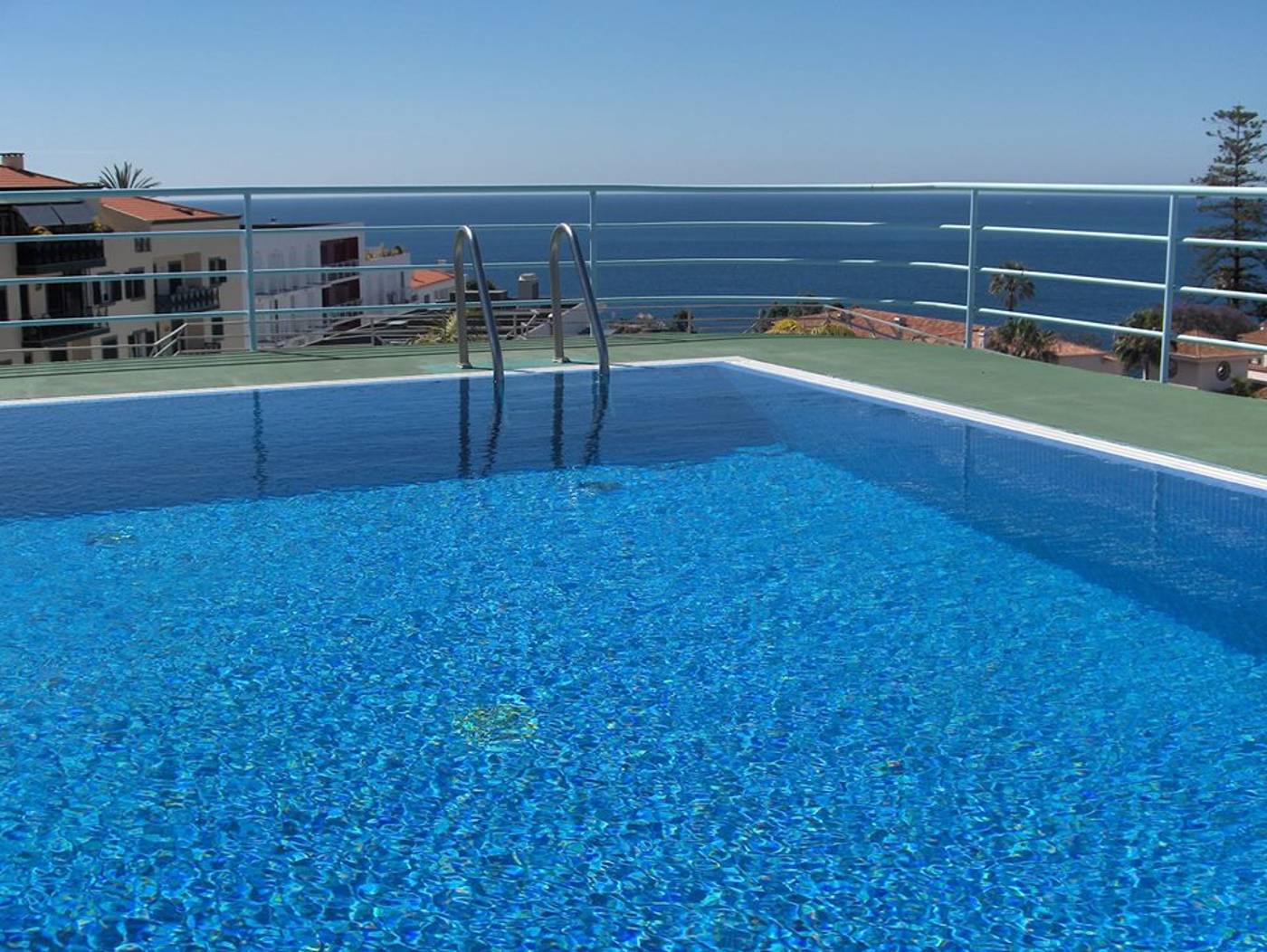 Imperatriz-Aparthotel-Pool-2