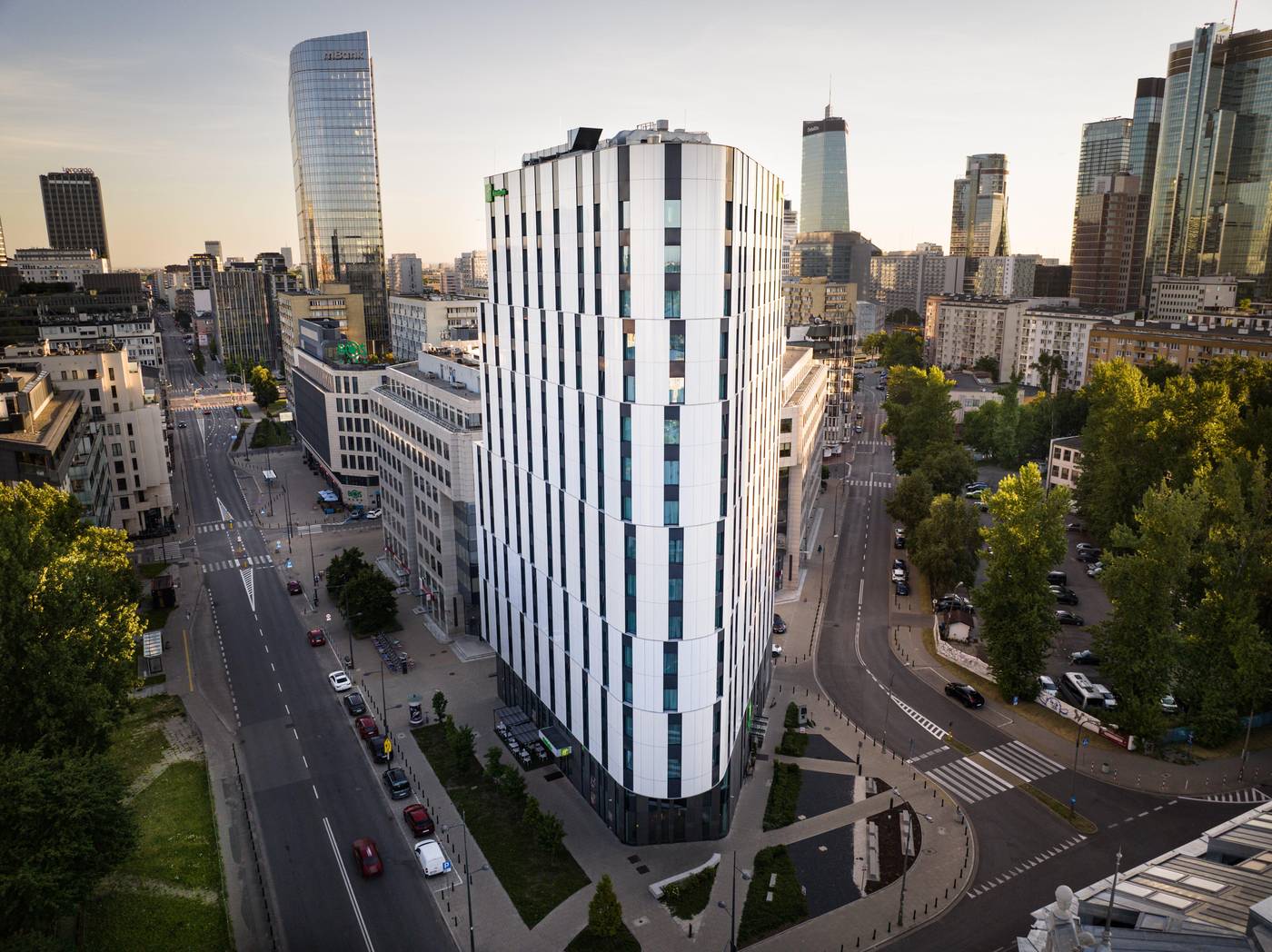 Holiday-Inn-Warsaw-City-Centre-General-view-2