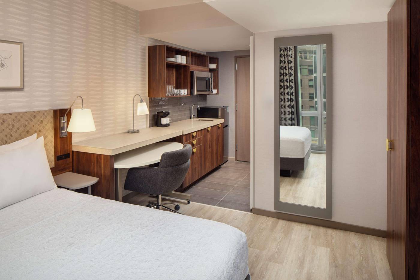 Home2-Suites-By-Hilton-New-York-Times-Square-Room-1