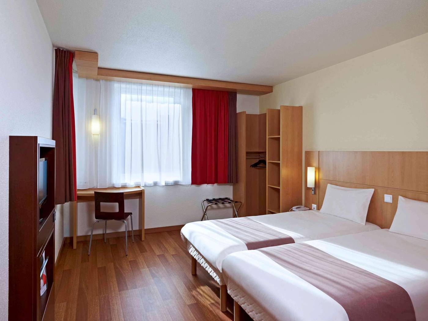 Ibis-Krakow-Stare-Miasto-Room-15
