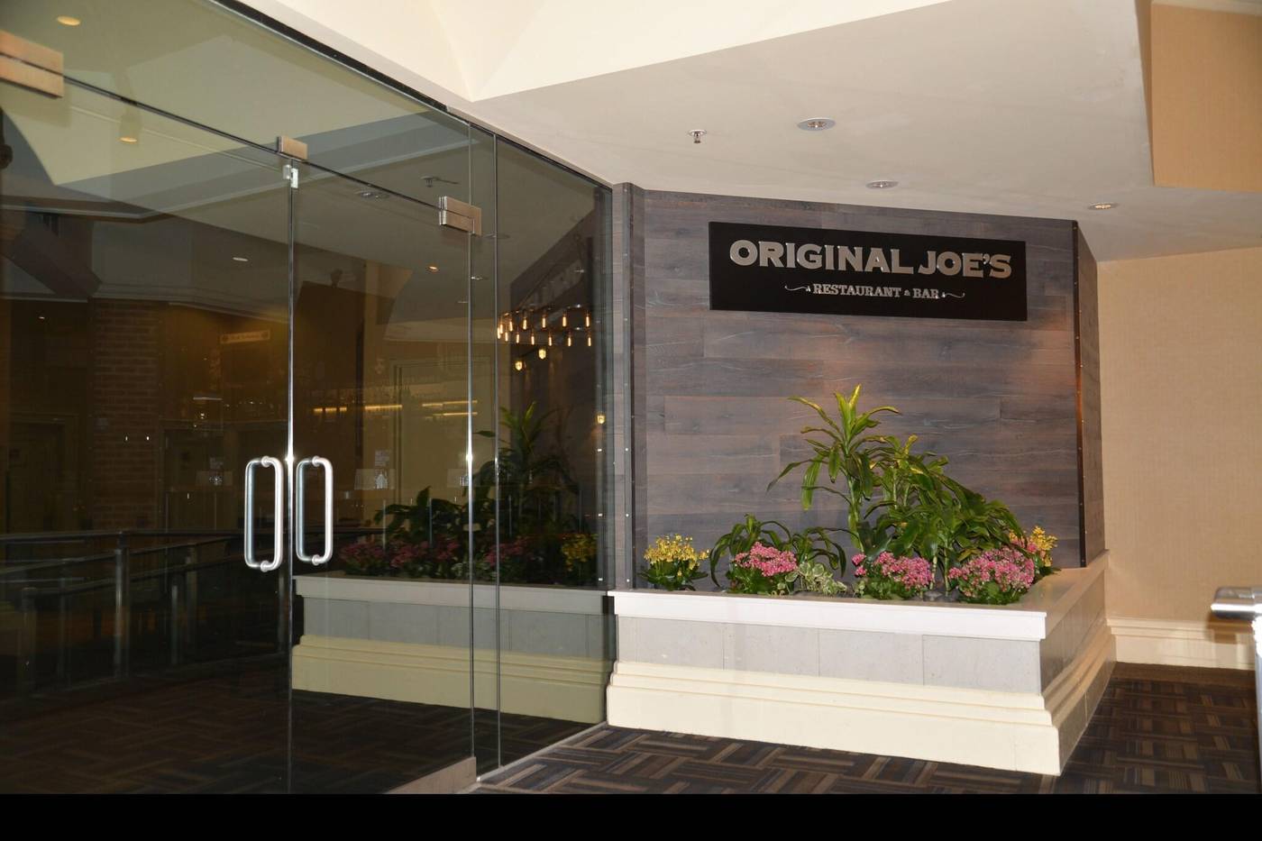 Rosedale-On-Robson-Suites-Hotel-Restaurant-16