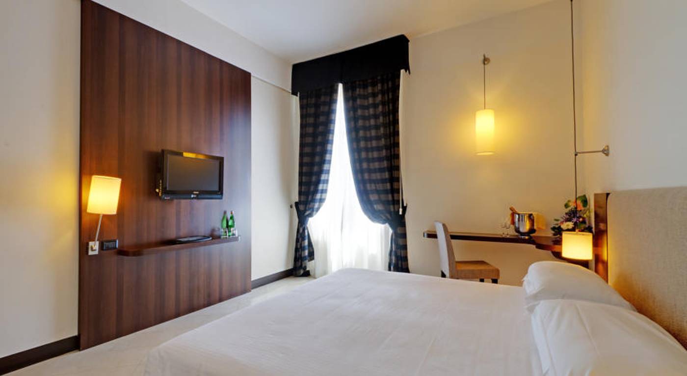 TH-Roma---Carpegna-Palace-Room-22