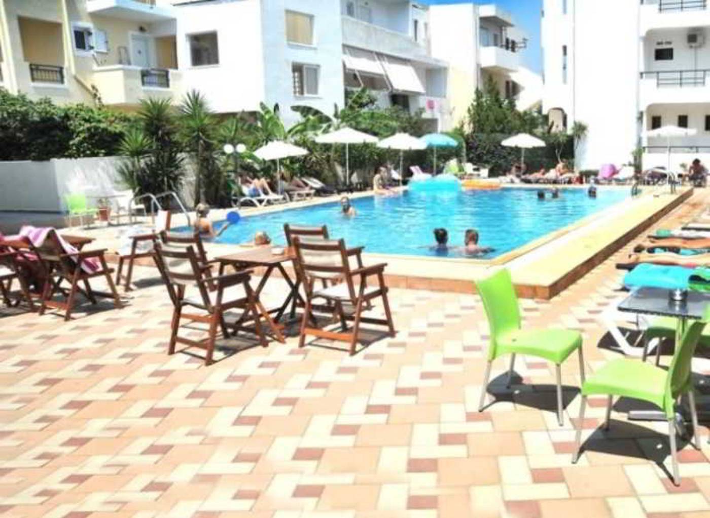 Santa-Marina-Hotel-Apartaments-Pool-20