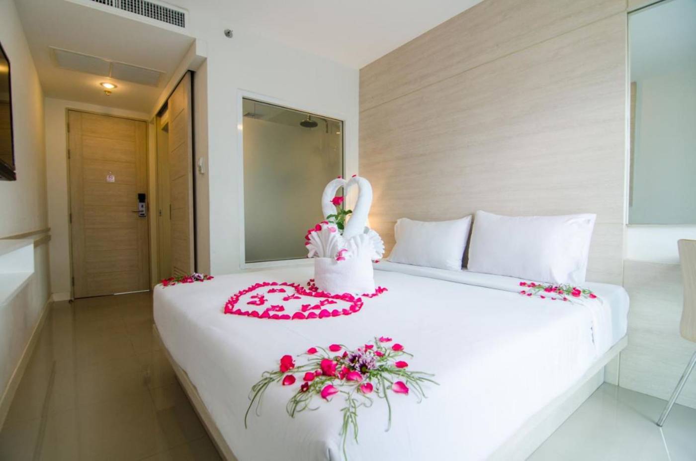 Mirage-Express-Patong-Phuket-Hotel-Room-20