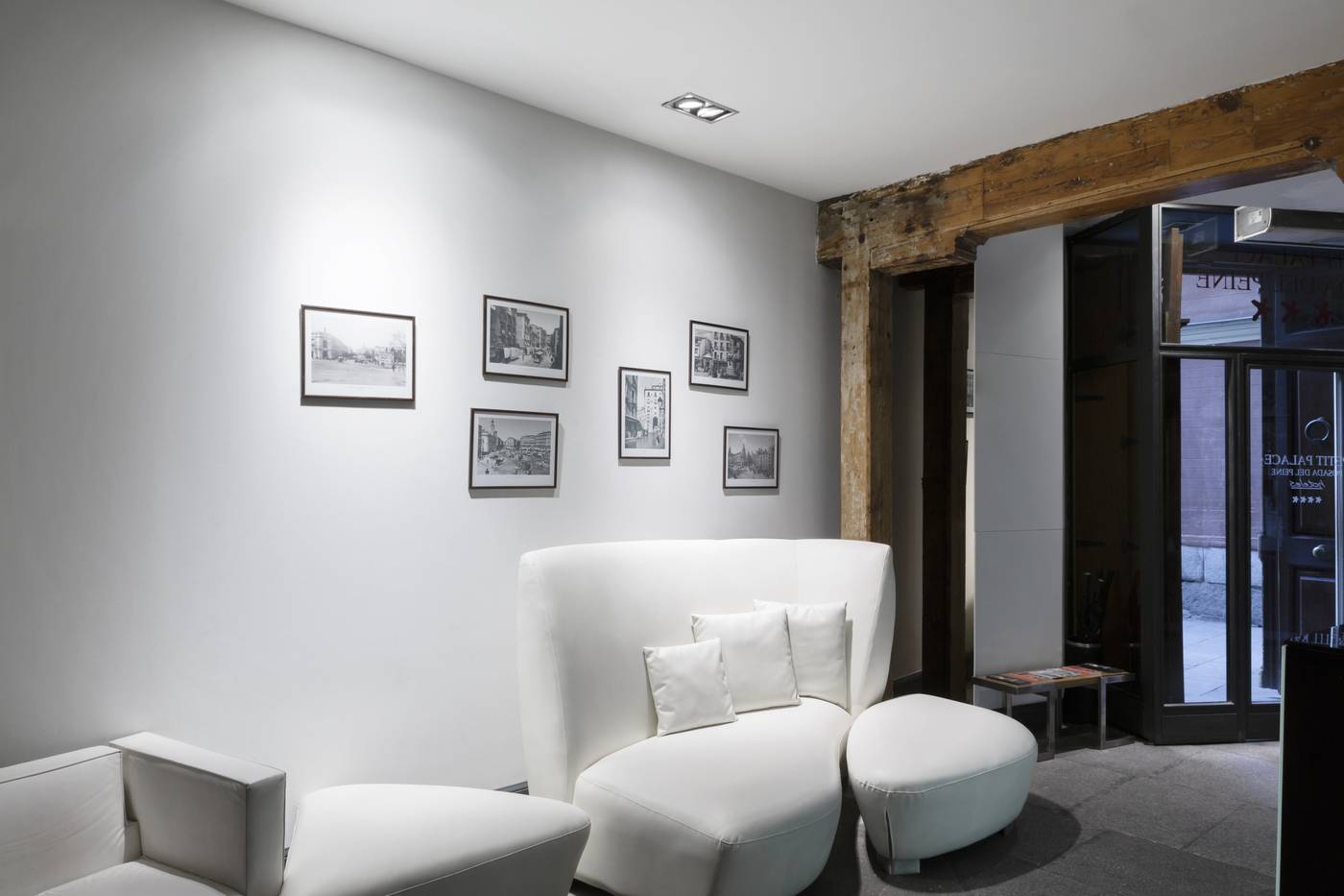 Petit-Palace-Posada-del-Peine-Lobby-11