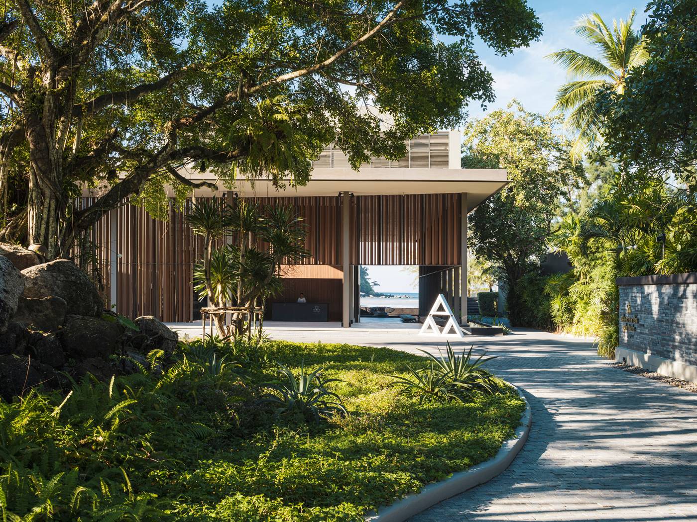 Anantara-Phuket-Layan-Resort---Spa-Lobby-16