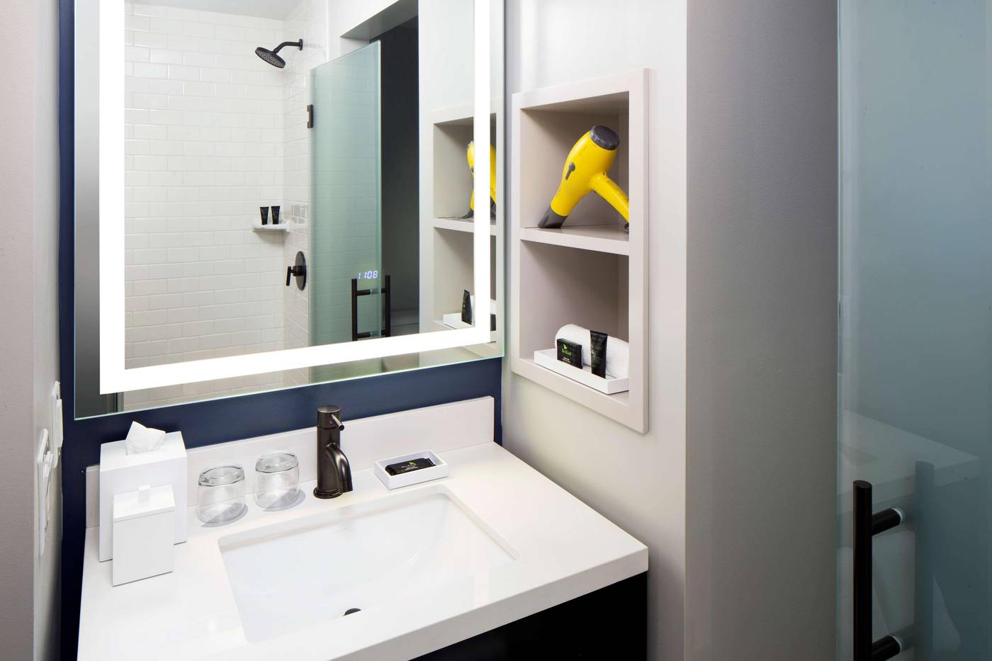 Hyatt-Centric-Faneuil-Hall-Boston-Room-16