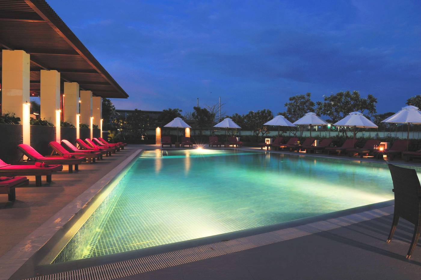 Amaranth-Suvarnabhumi-Hotel-Pool-26