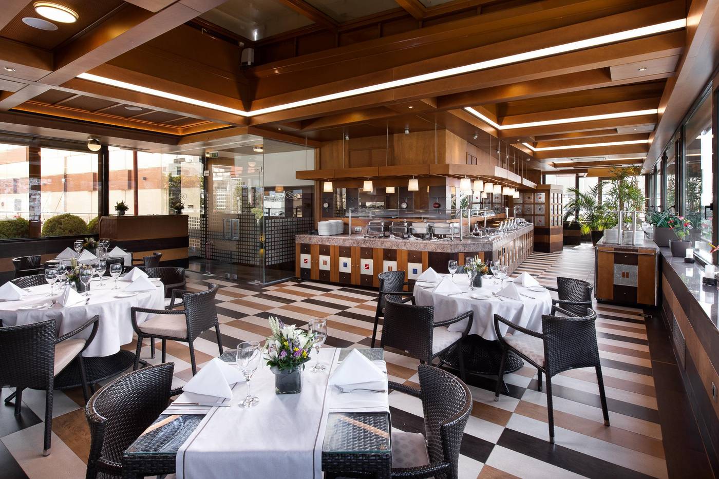 Crowne-Plaza-Athens-Restaurant-48