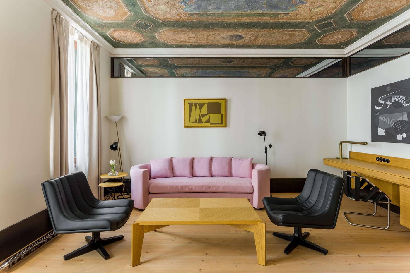 Room-Mate-Emir-Room-77