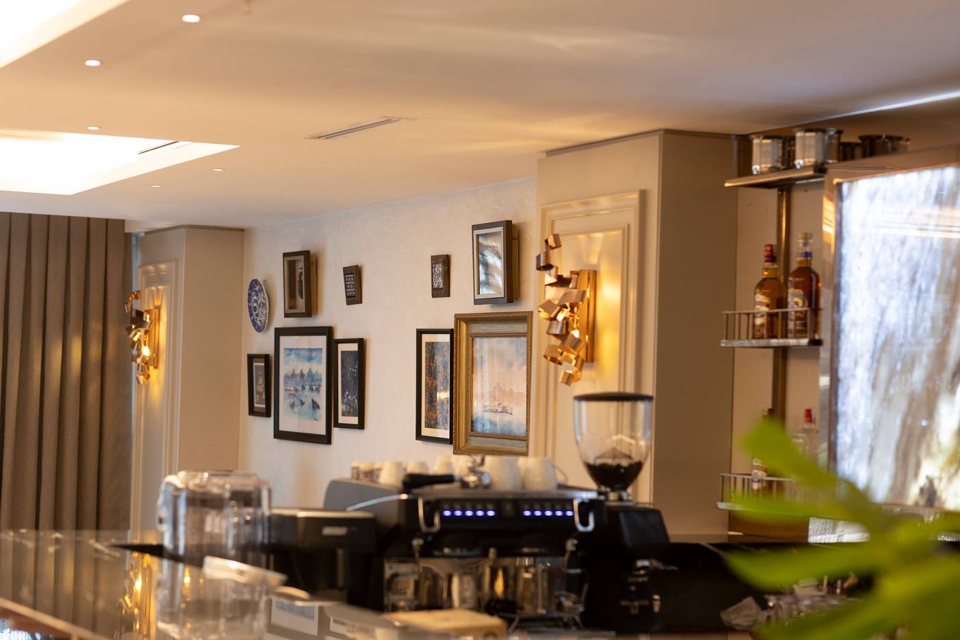 Grand-Hilarium-Hotel-Lobby-27