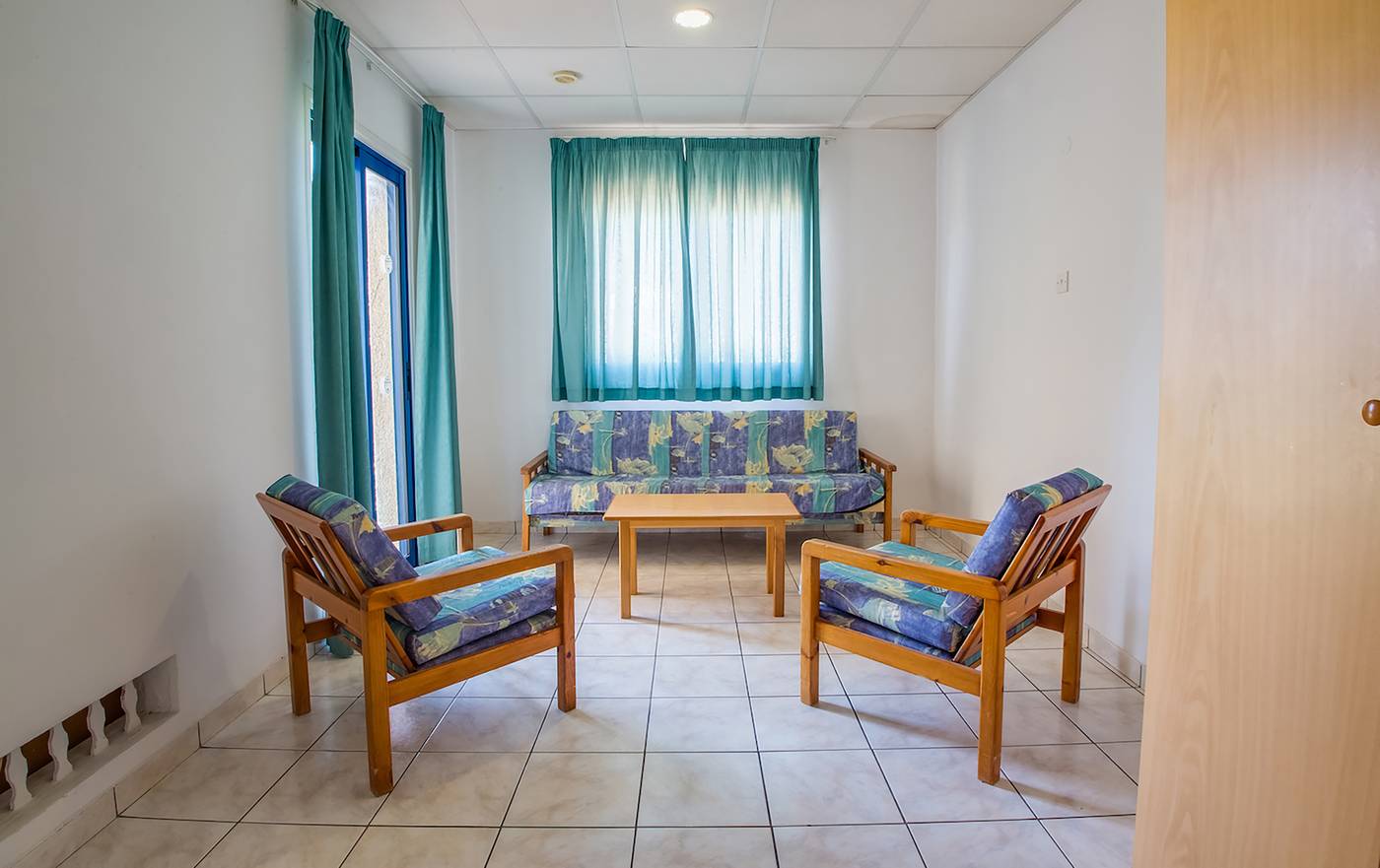 Green-Bungalows-Hotel-Apartments-Room-28