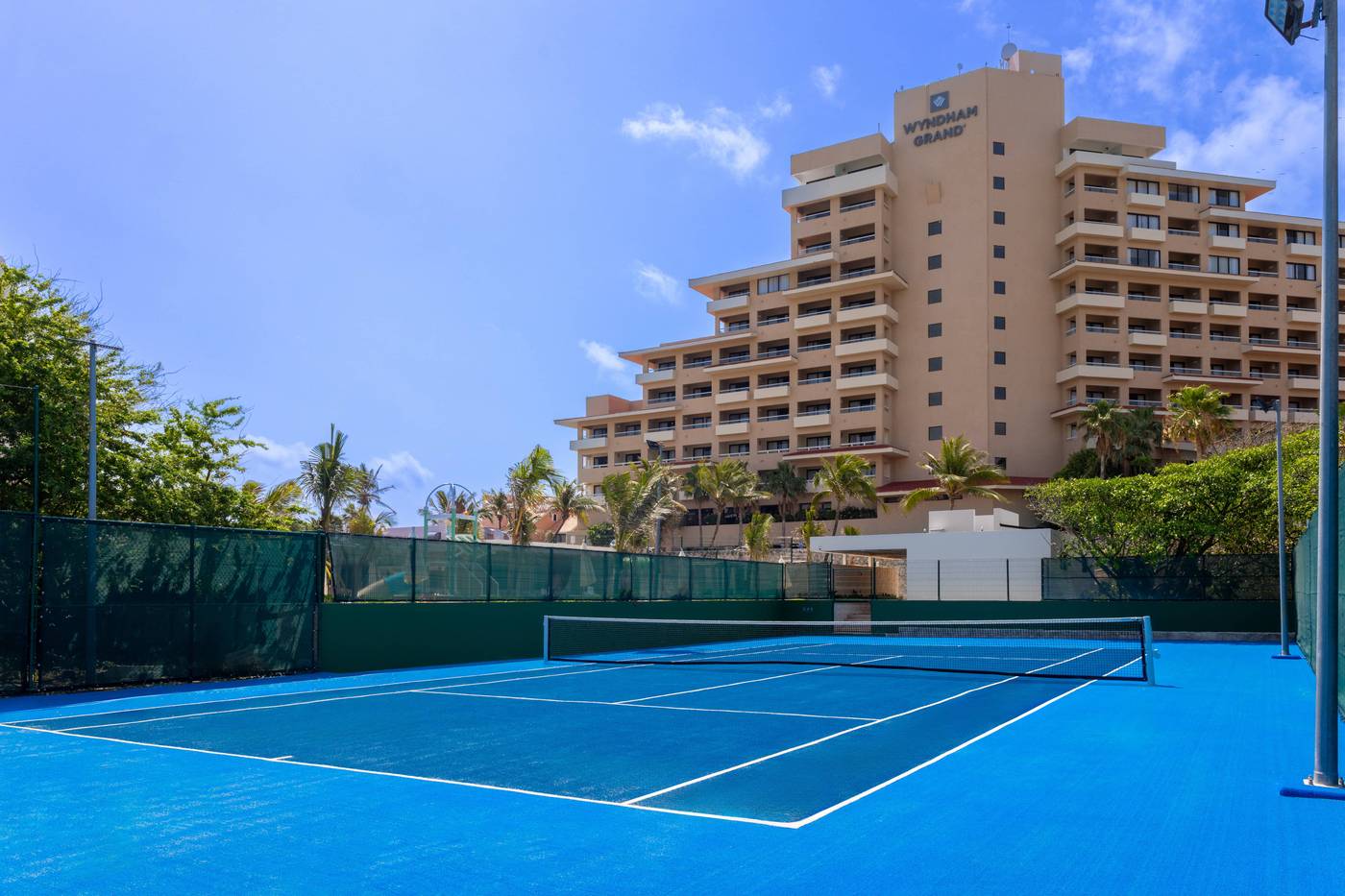 Wyndham-Grand-Cancun-All-Inclusive-Resort---Villas-Sports-and-Entertainment-20