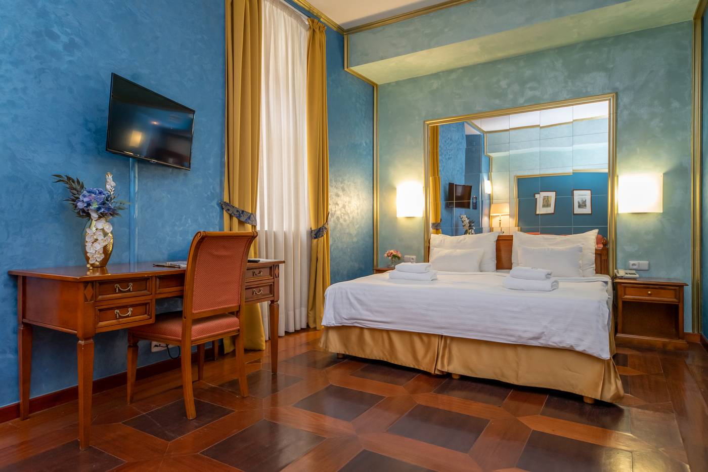 Hotel-Kinsky-Fountain-Room-26