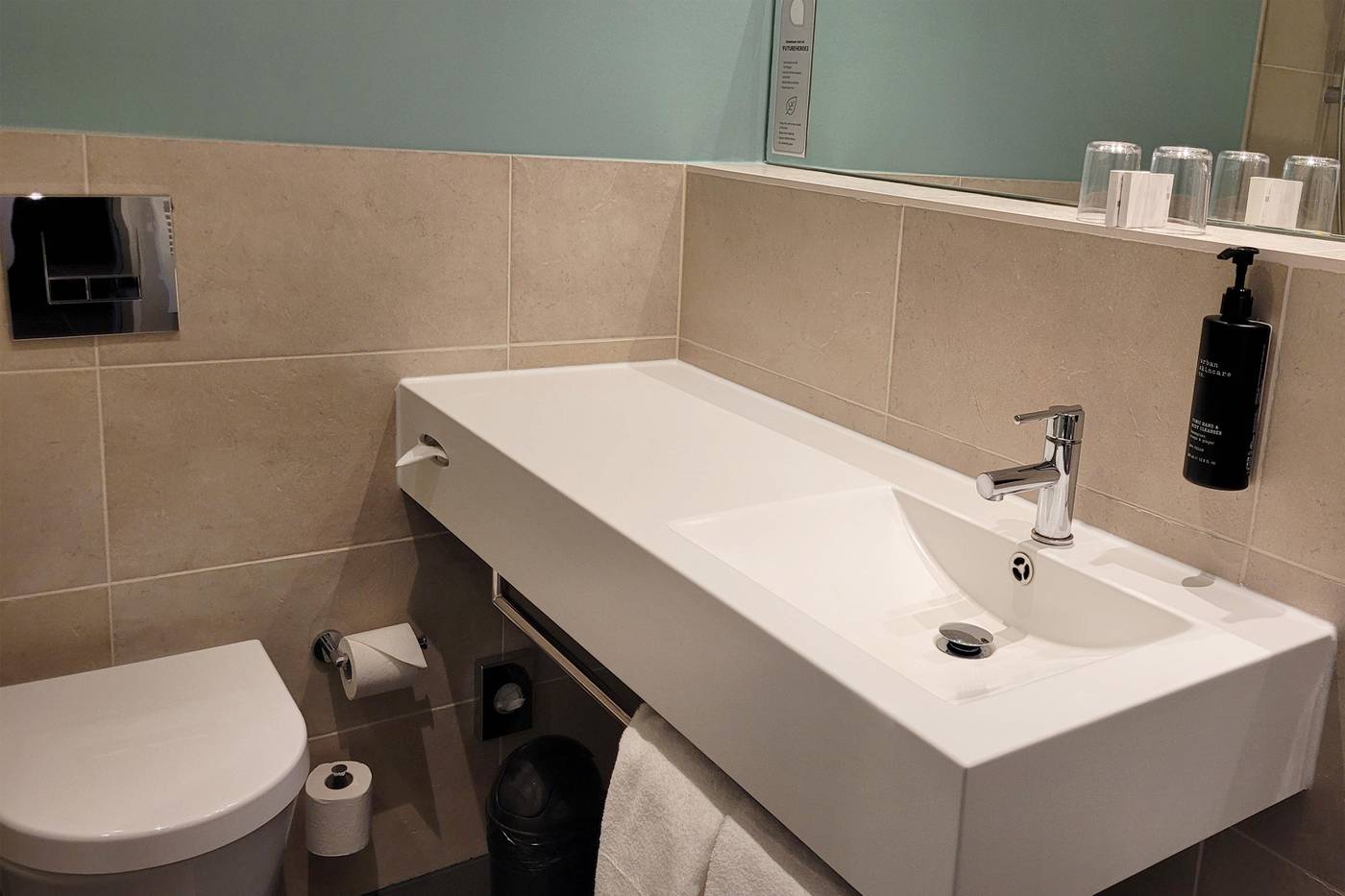 Select-Hotel-Berlin-The-Wall-Room-49