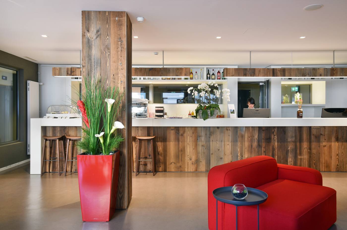 Home-Swiss-Hotel-Lobby-16