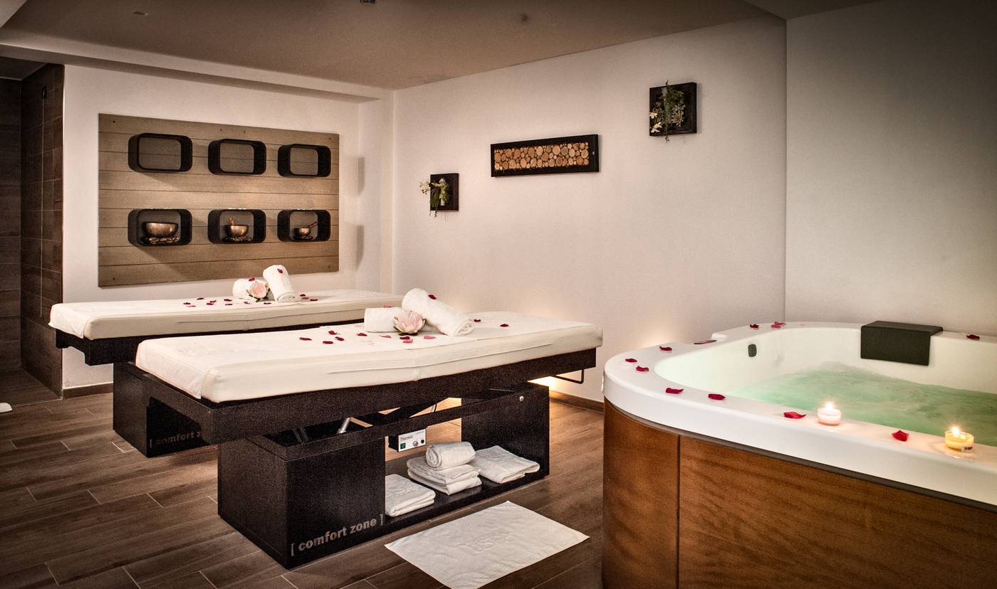 Grand-Hotel-Resort-Ma-Ma---Adults-Only-Sports-and-Entertainment-88