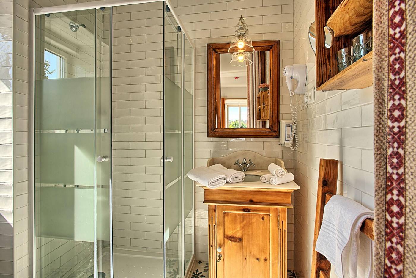 Ninho-Saloio-Room-42