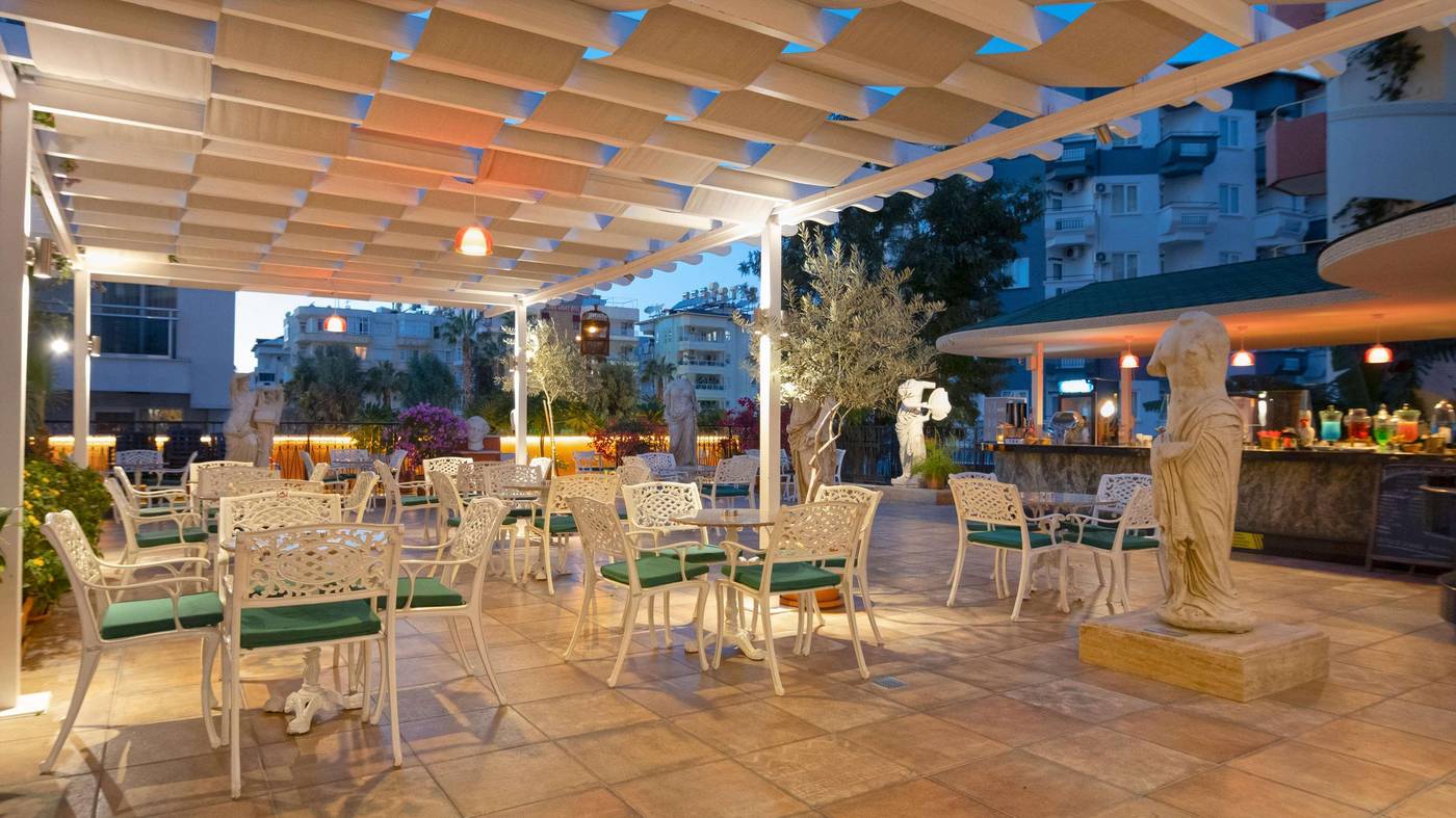 Antique-Roman-Palace-Museum-Hotel---Adults-Only--16---Bar-14