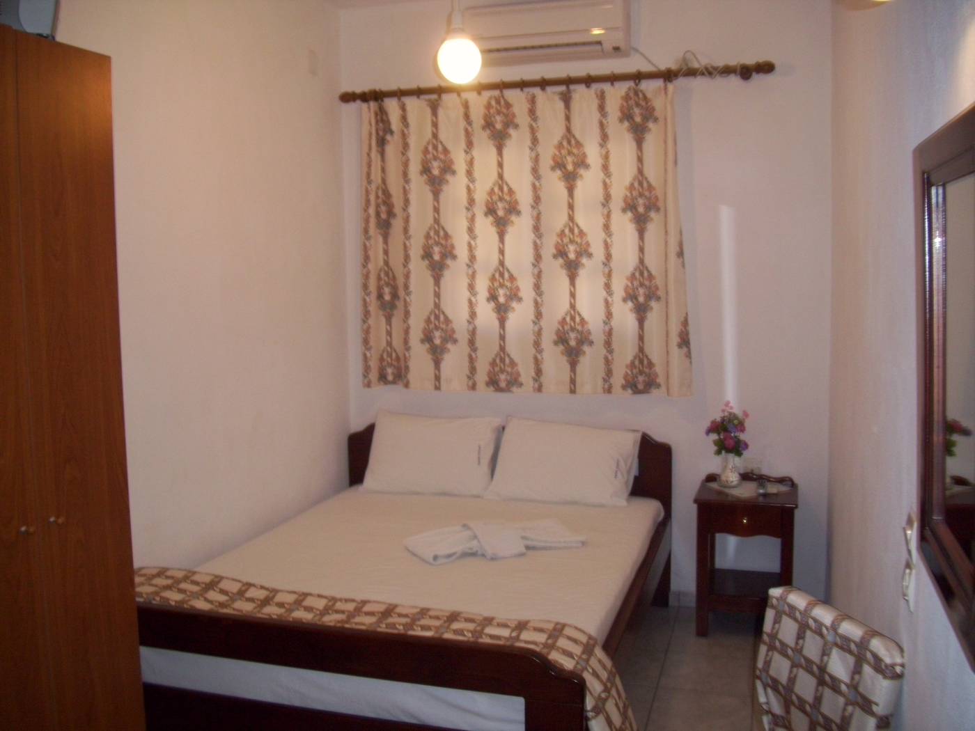 Ancient-Thira-Room-16