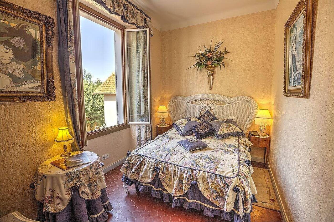 Chateau-de-Mei-Lese-Room-54