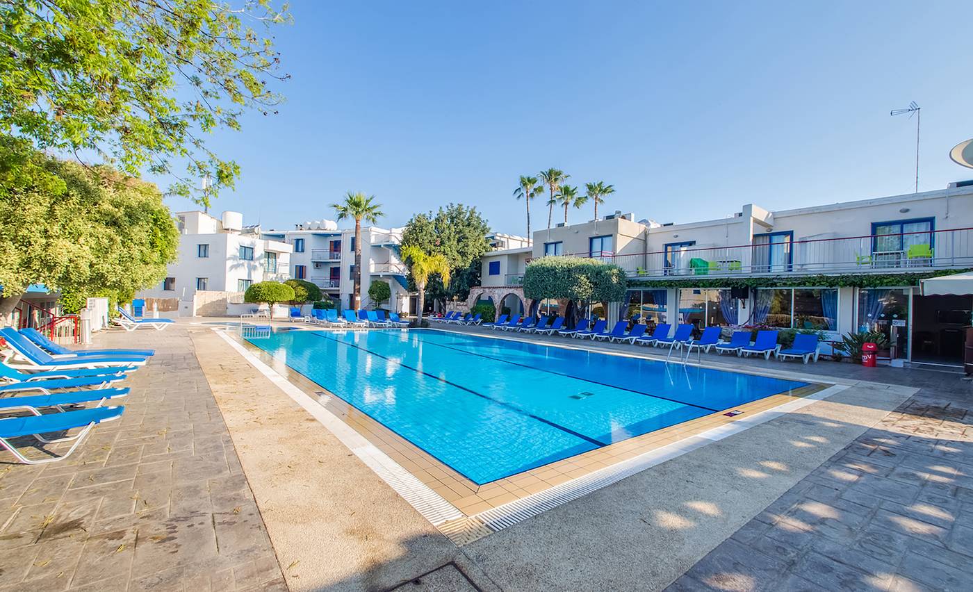 Green-Bungalows-Hotel-Apartments-General-view-2