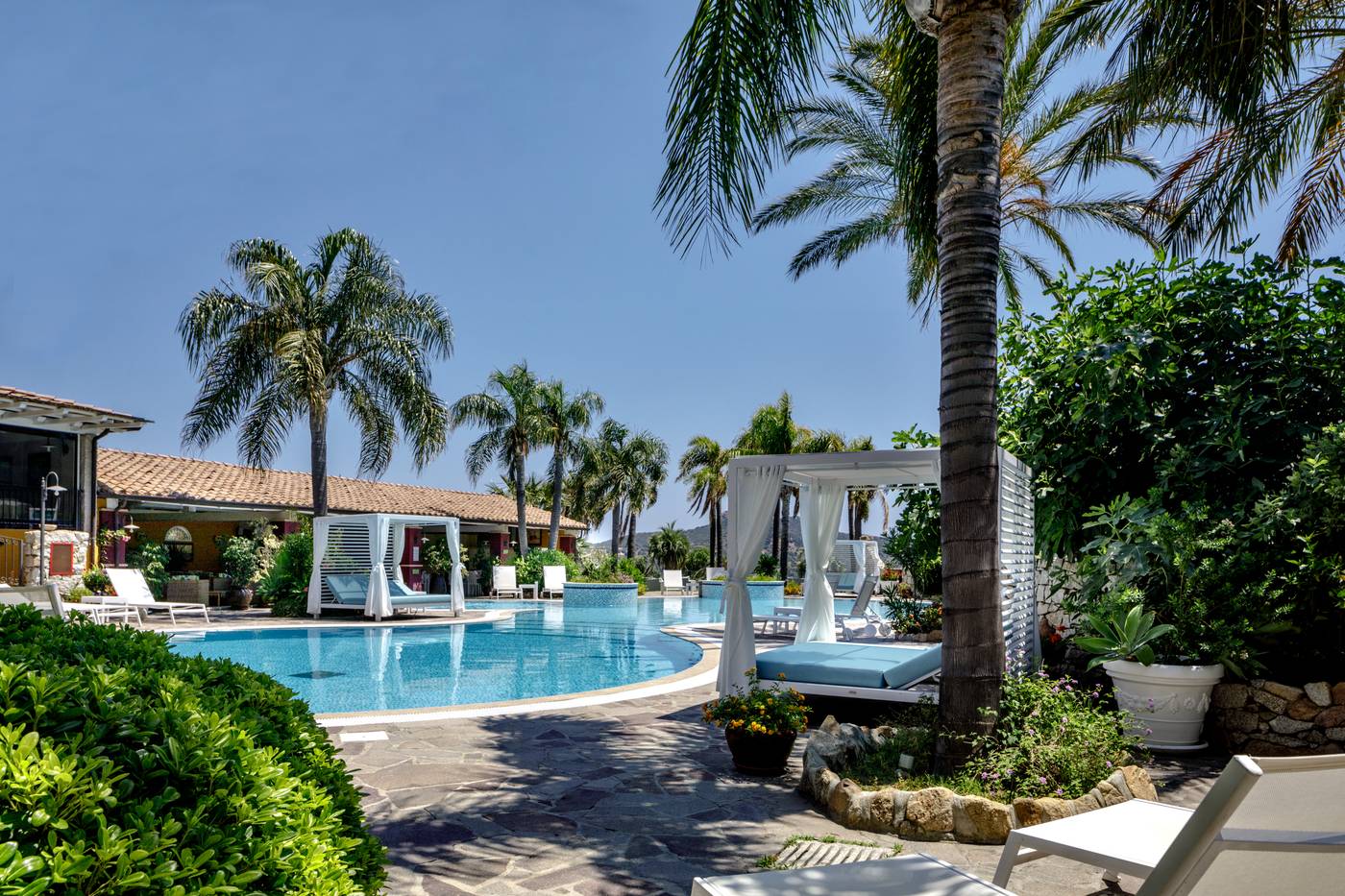 Cruccuris-Resort-Pool-2