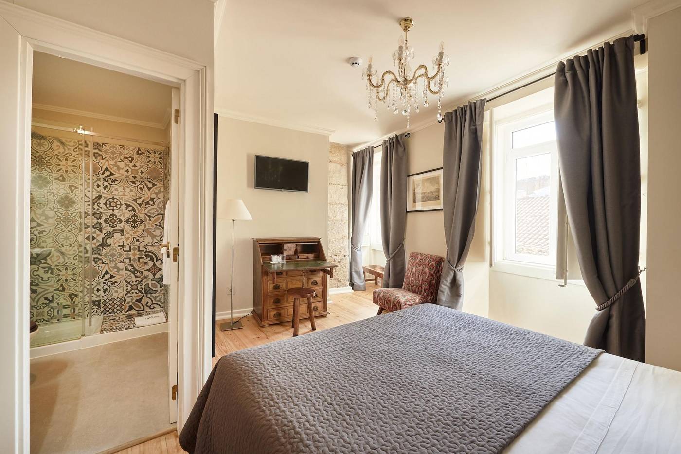 Alegria-A-Lisbon-Boutique-Hotel-Room-12