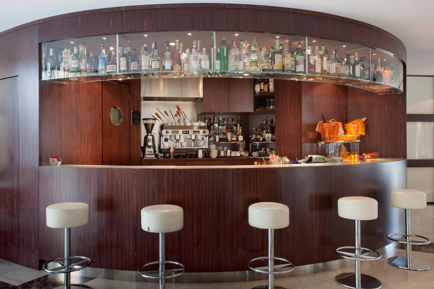 Crowne-Plaza-Milan-City-Bar-18