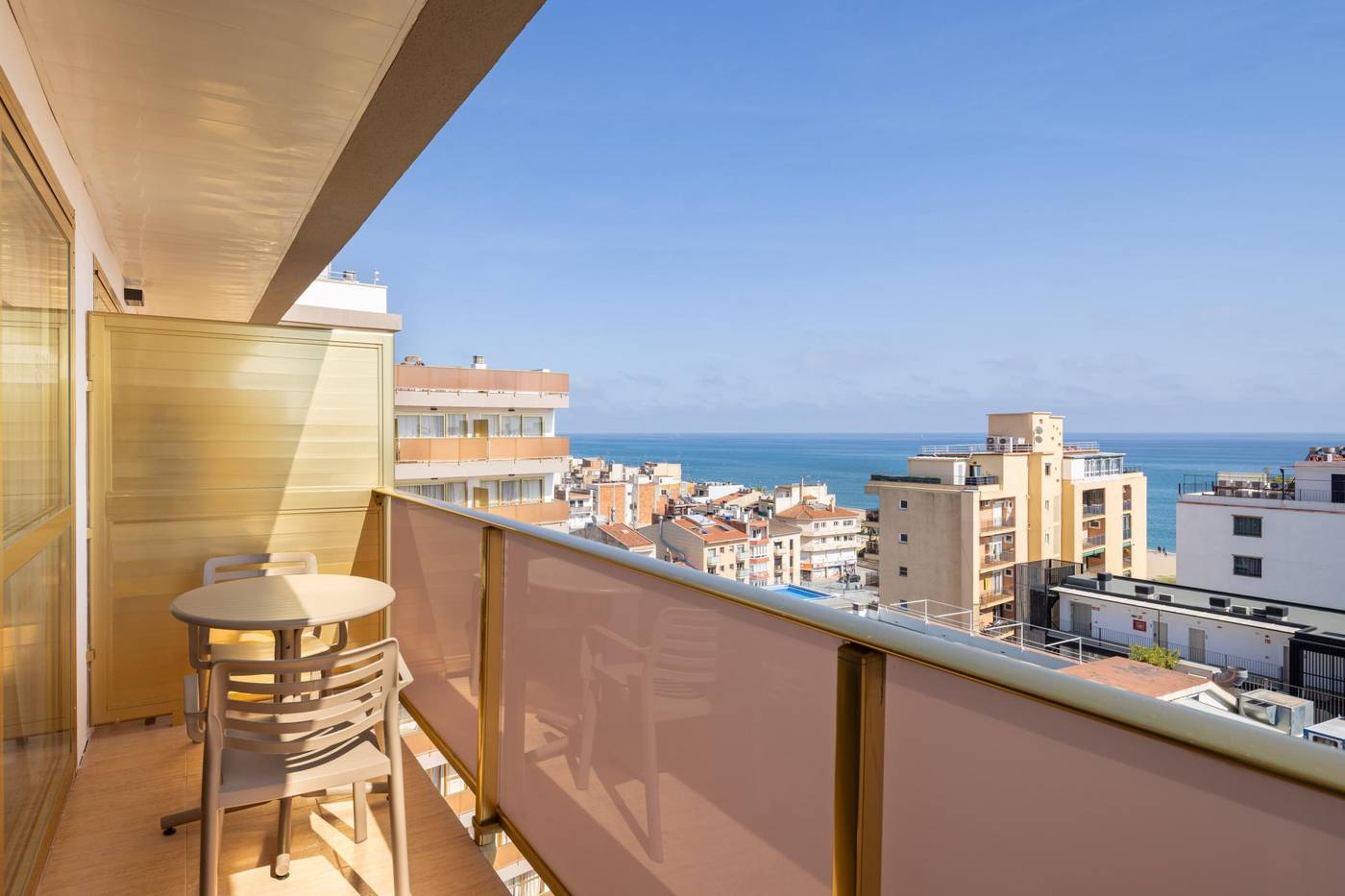 H-TOP-Amaika-Room-56