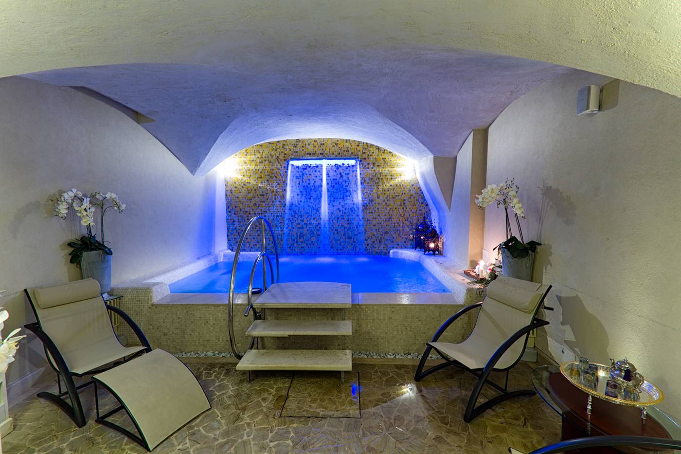 Golden-Tower-Hotel---Spa-Pool-84