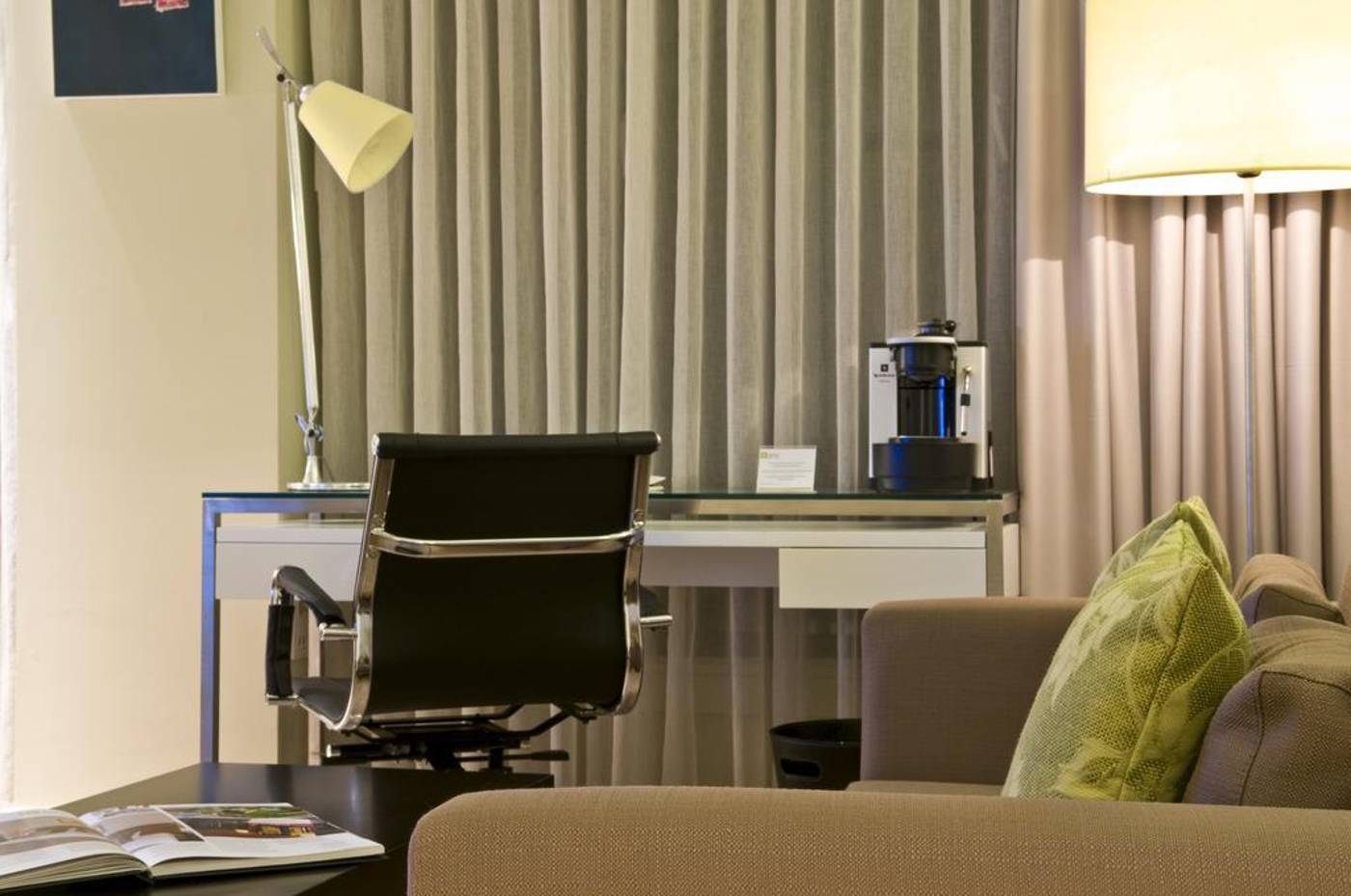 B-Aparthotel-Grand-Place-General-view-12