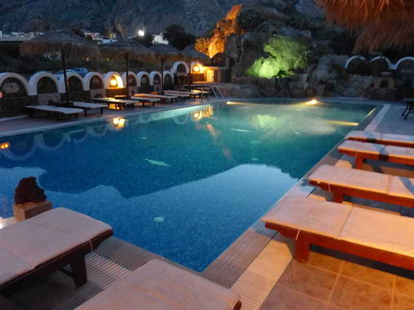 Aparthotel-Black-Sand-Pool-19