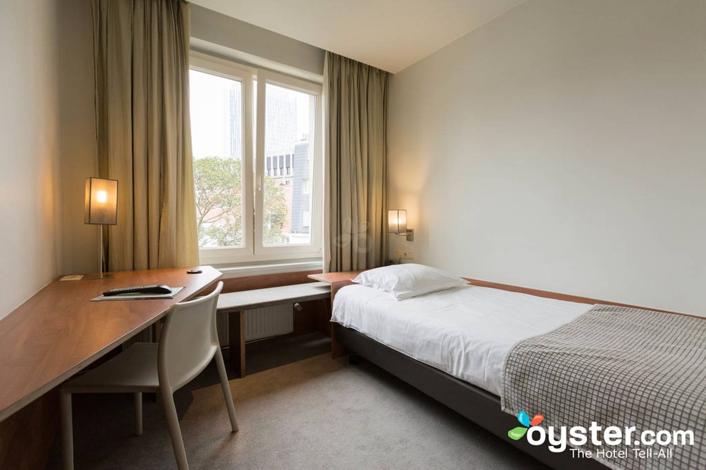 Hotel-Du-Congres-Room-22