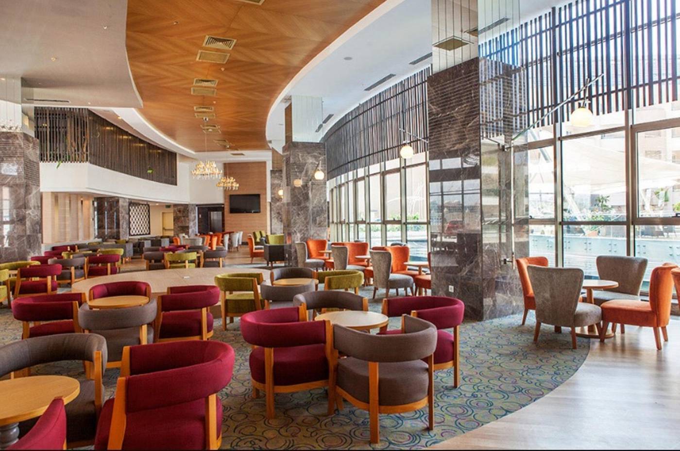 Long-Beach-Harmony-Lobby-32