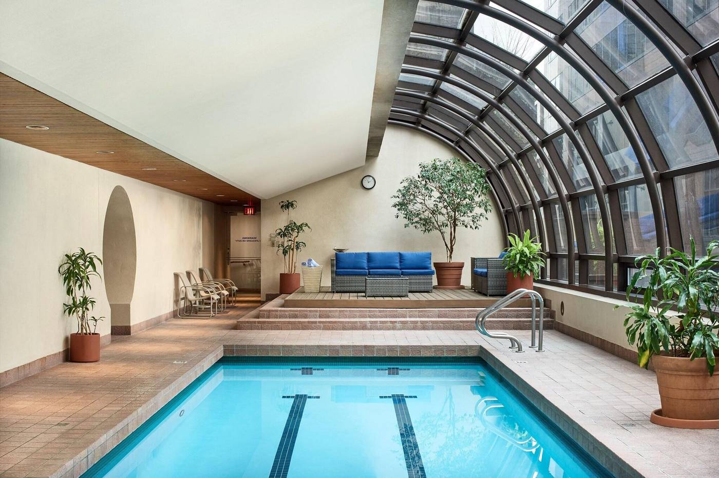 Metropolitan-Hotel-Vancouver-Pool-56