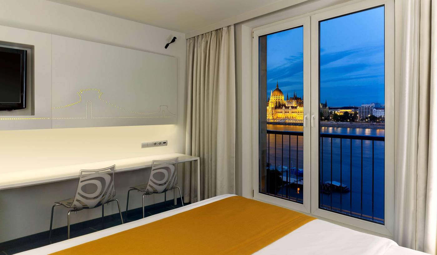 art-otel-Budapest-powered-by-Radisson-Hotels-Room-23
