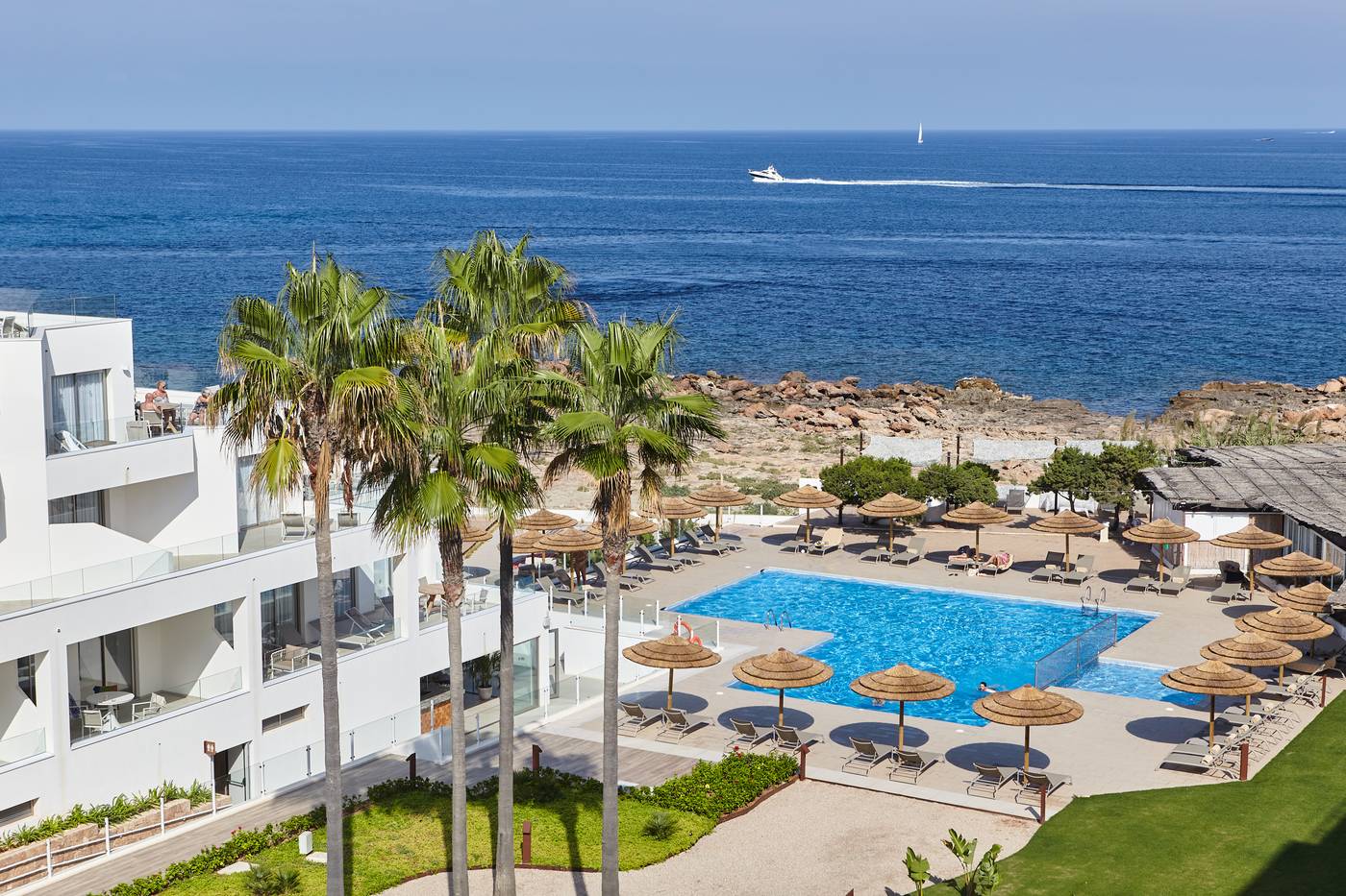 Marina-Palace-Prestige-by-Intercorp-Hotel-Group-Pool-5