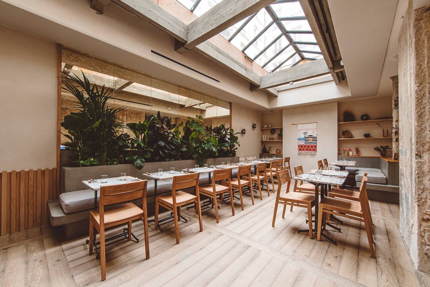 Hoy-Paris-Restaurant-1