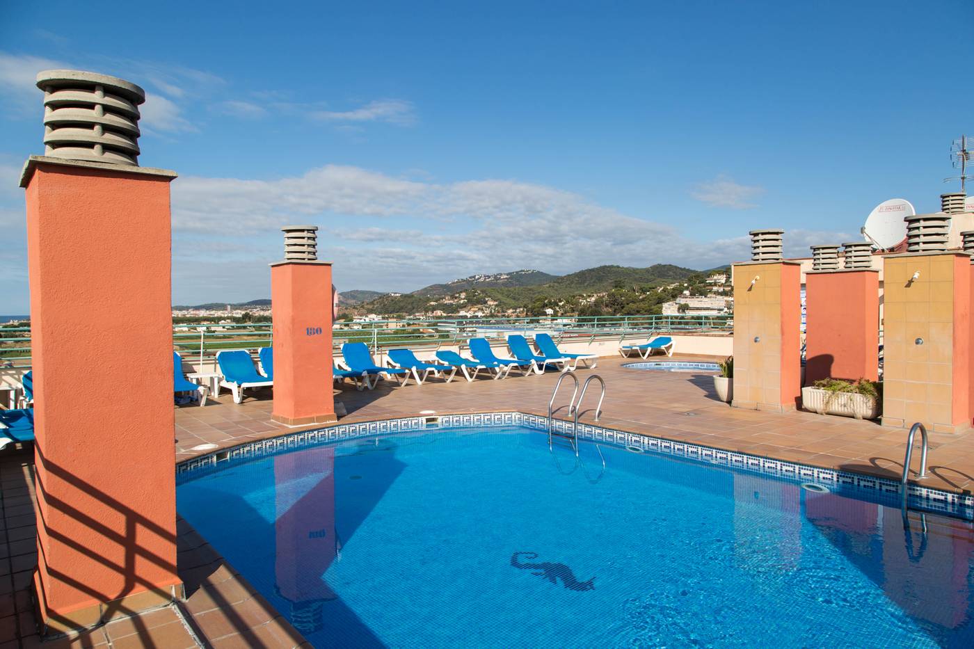 htop-Royal-Sun-Suites-Pool-2