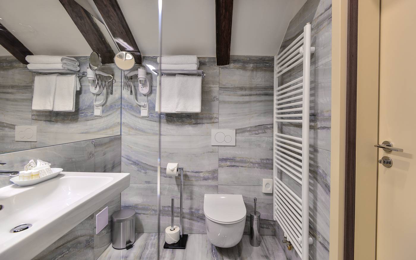 Hotel-Garden-Court-Room-34