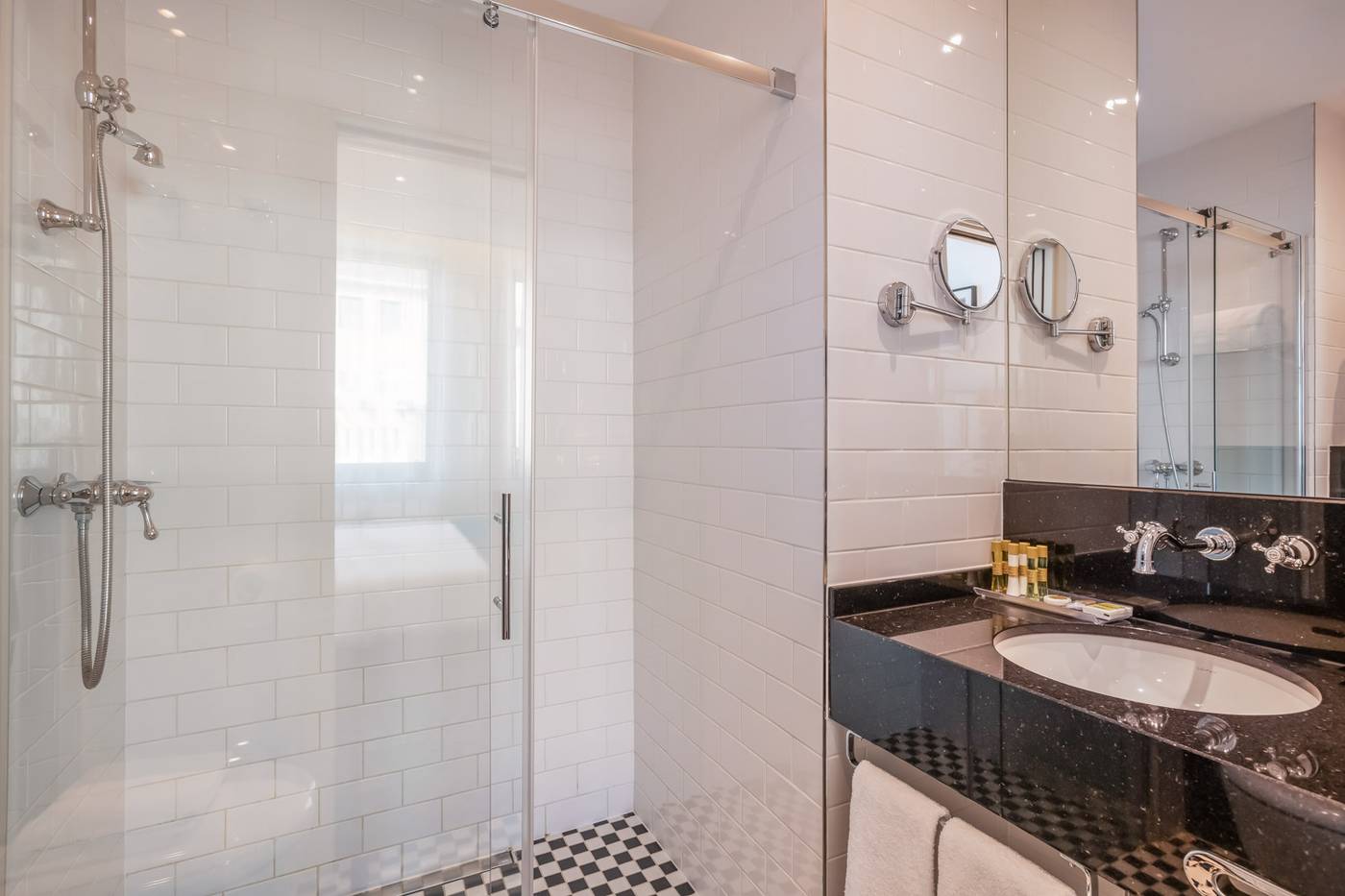 Eurostars-Danube-Budapest-Room-35