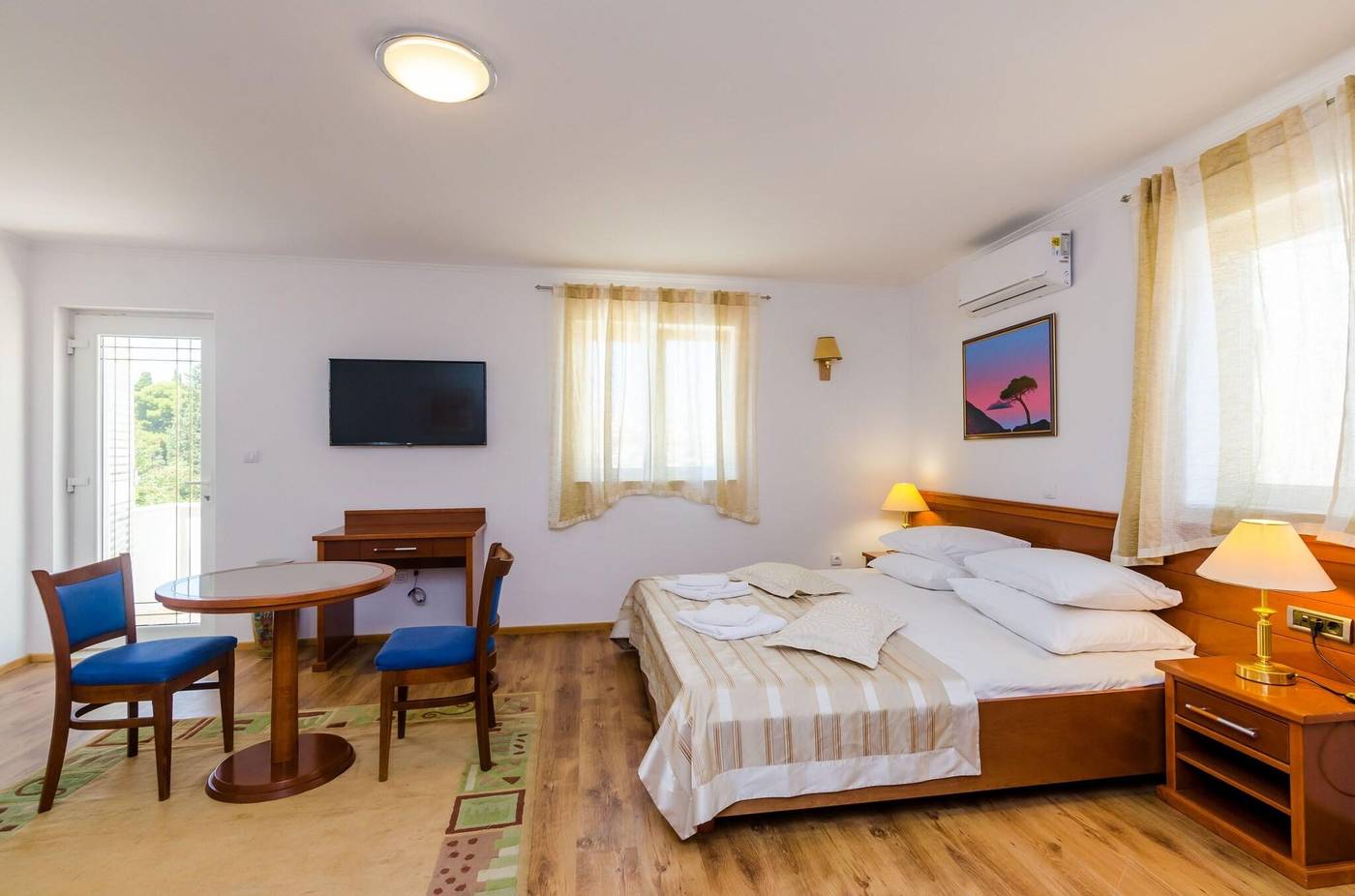 Apartments---Rooms-V-M-Room-29