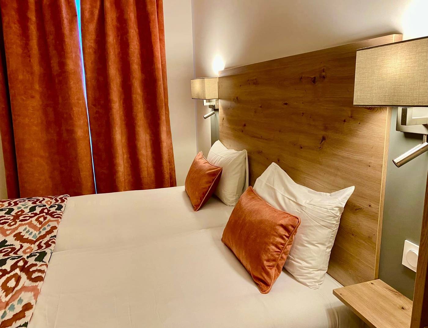 Derby-Eiffel-Room-13