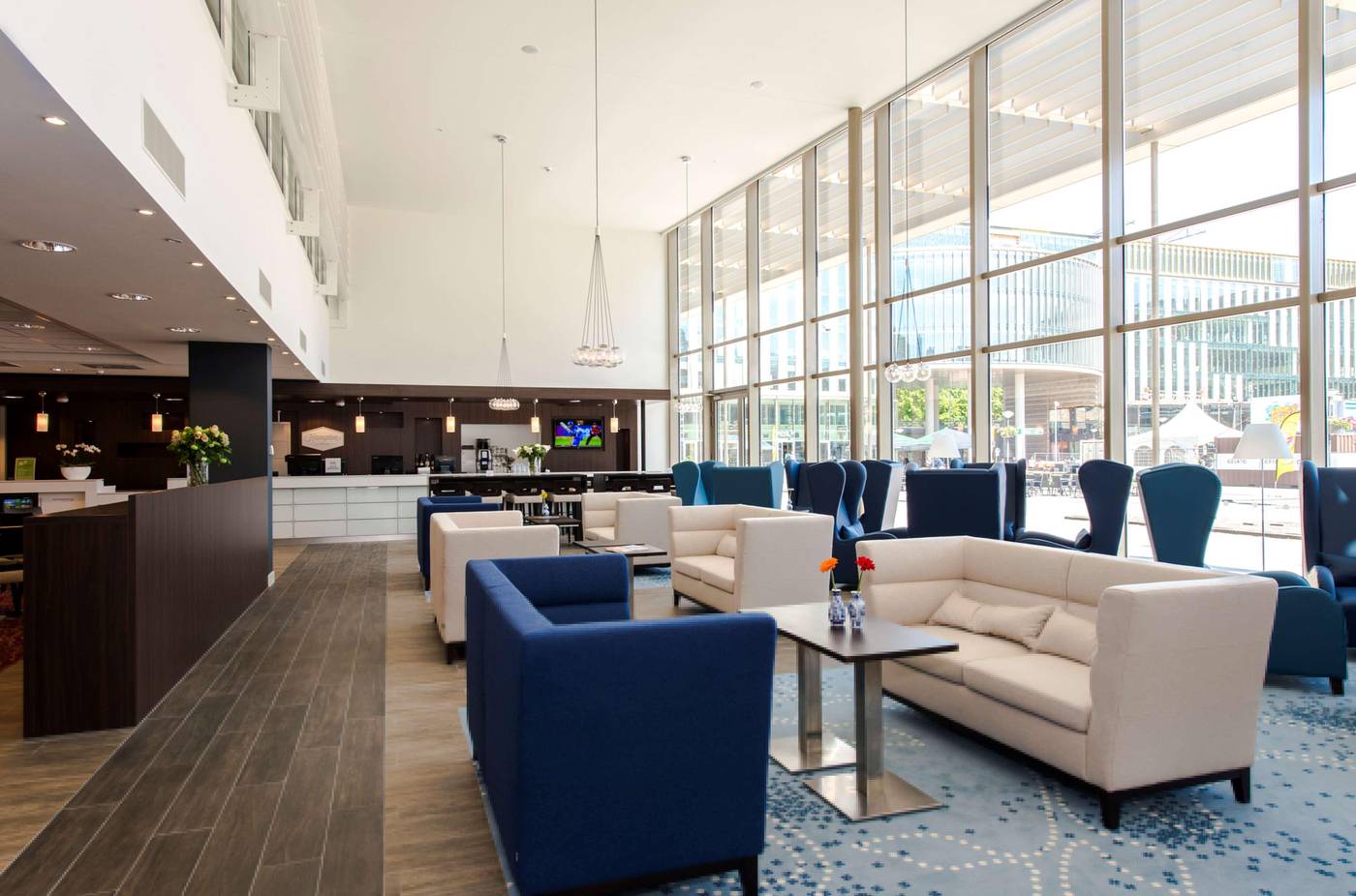 Hampton-by-Hilton-Amsterdam---Arena-Boulevard-Bar-3