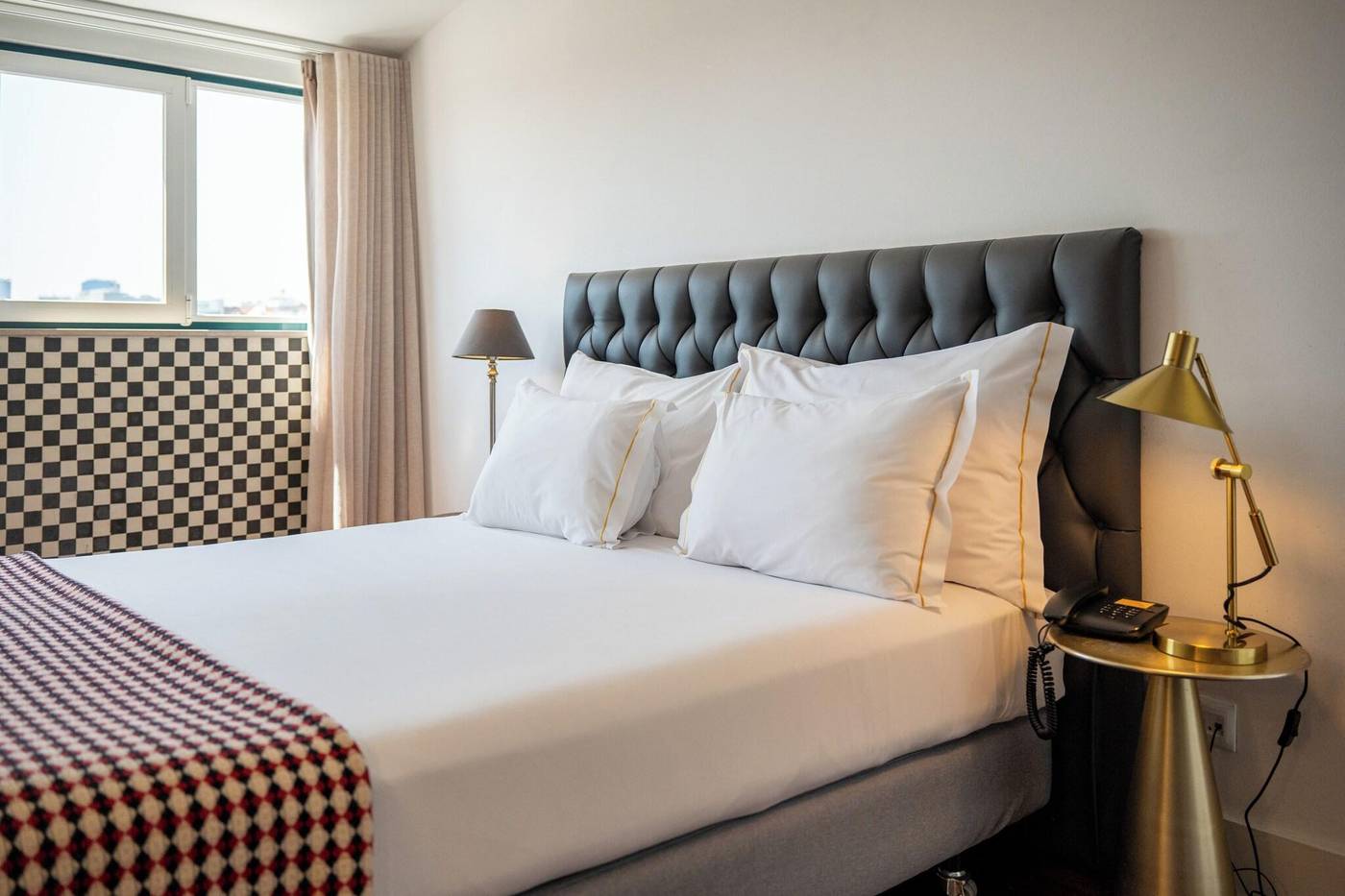 Casa-Do-Jasmim-By-Shiadu-Room-48